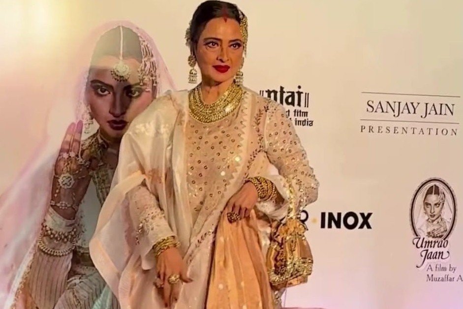 Rekha’s Timeless Beauty Steals the Show at Umrao Jaan Tribute — Alia Bhatt Joins the Iconic Diva in a Regal Celebration