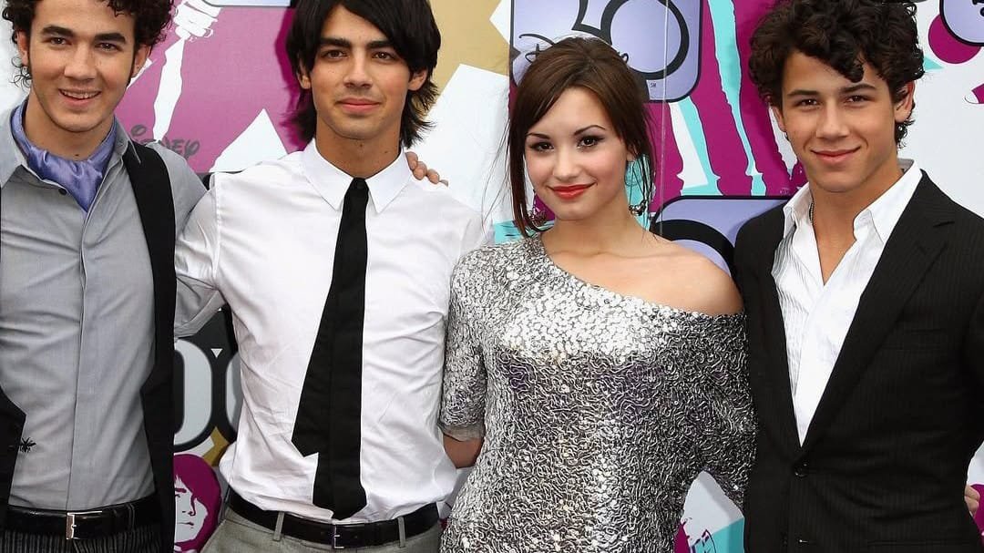 Jonas Brothers Fans Go Wild as Demi Lovato Performs Iconic ‘Camp Rock’